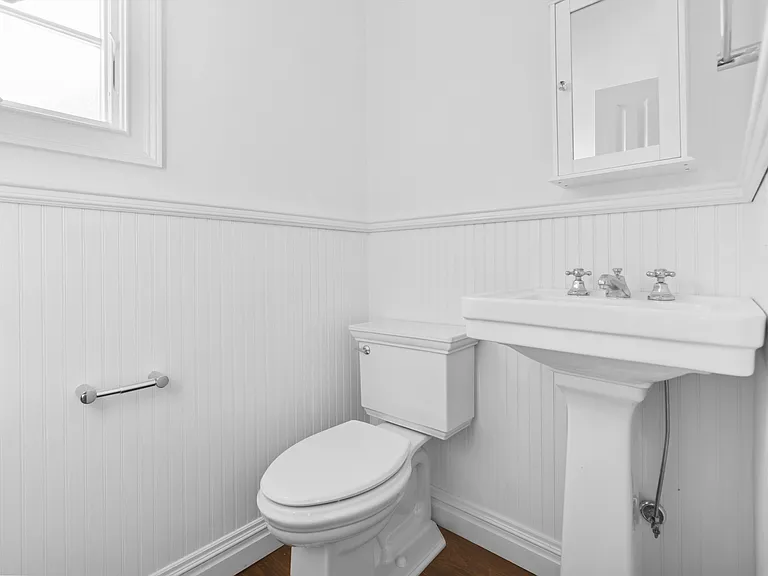 81 Foster Ave — Photo 11