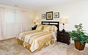 3rd image of 19 Montrose Manor Ct APT B