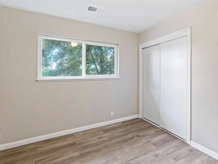 Stephen Dr — Photo 4