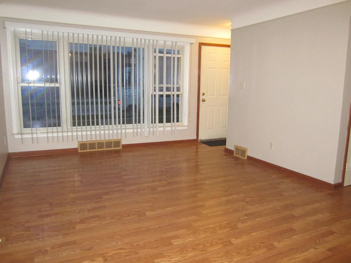 3 bed, 985 sqft, $1,700 — Photo 2