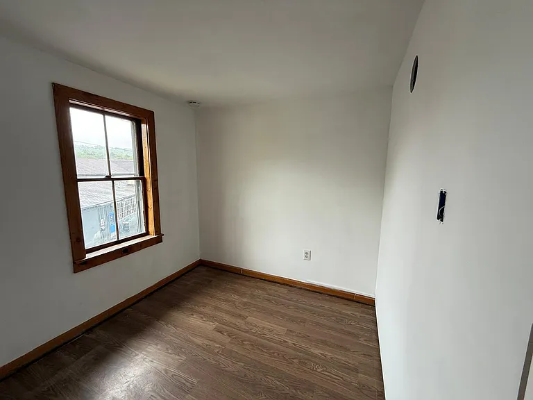 12 Foundry St — Photo 6