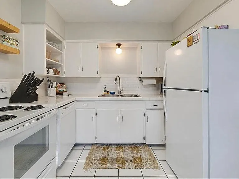 1806 Vine St — Photo 18