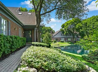 20 Stonehenge Ct, Burr Ridge, IL 60527