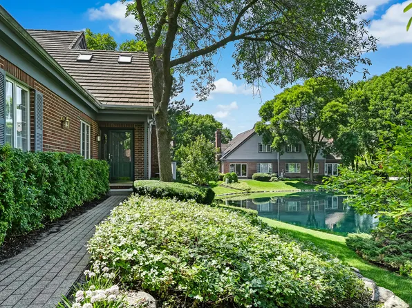 20 Stonehenge Ct, Burr Ridge, IL 60527