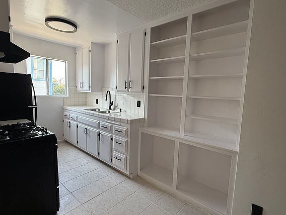 5th image of 826 N Hobart Blvd APT 11
