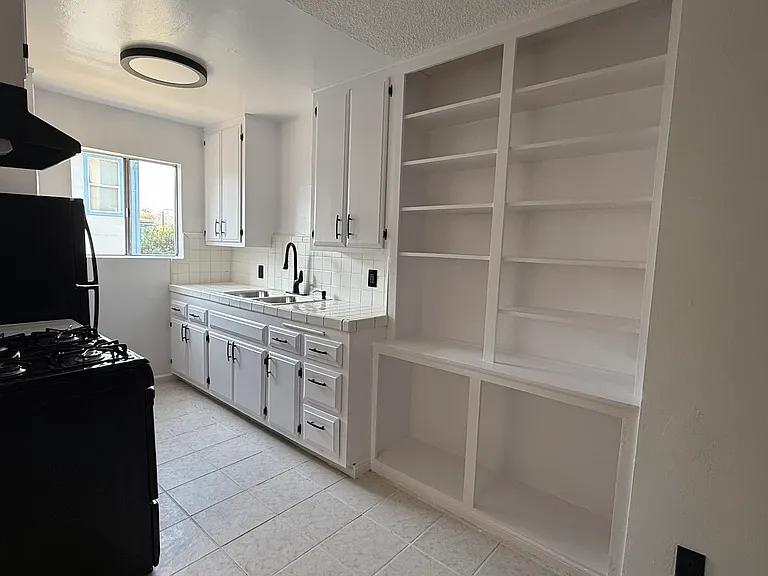 826 N Hobart Blvd #11 — Photo 5