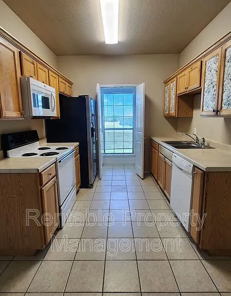 110 Collett Ct — Photo 10