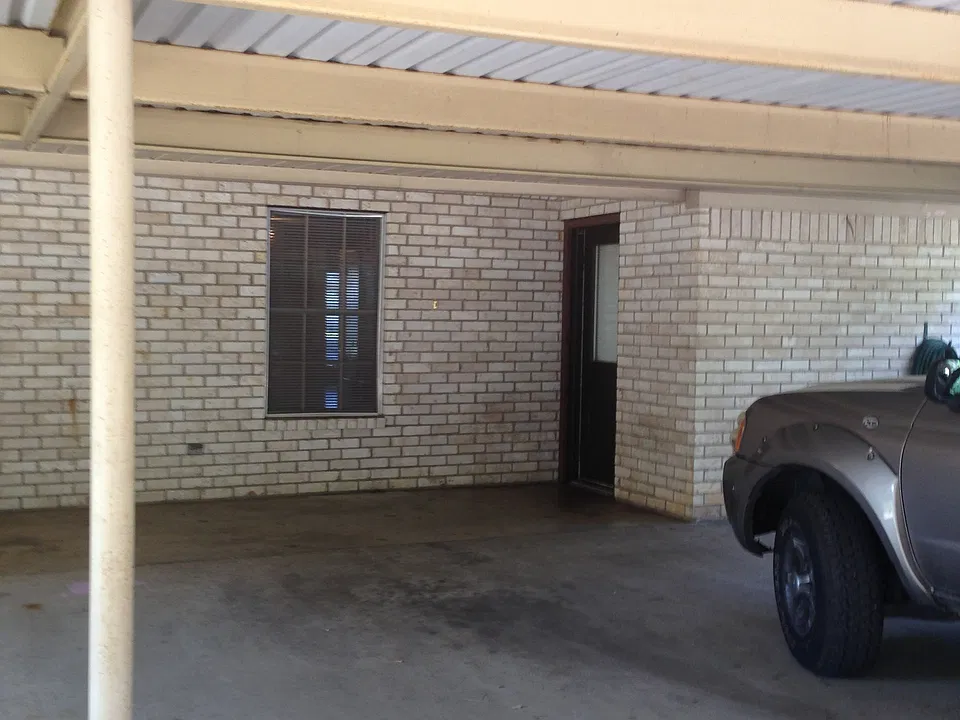 Building Photo 4