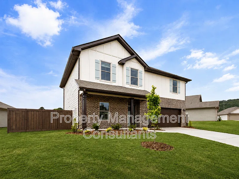 5 bed, 3.0 bath, 2360 sqft, $2,400 — Photo 3
