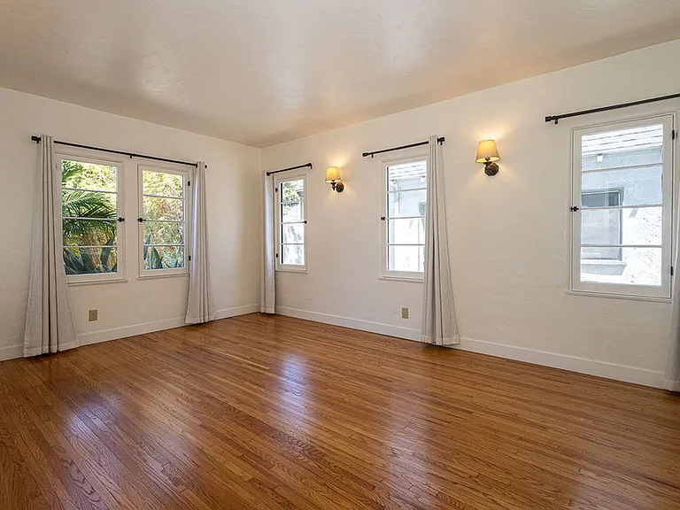 1221 S Sycamore Ave — Photo 35