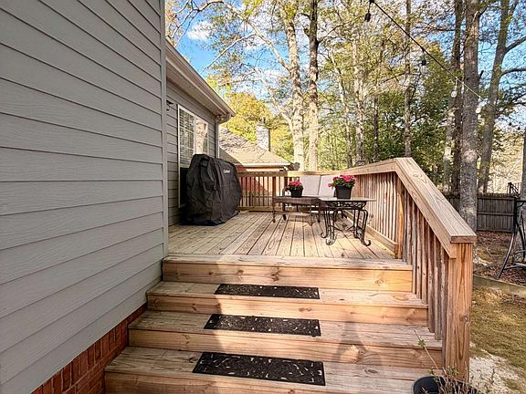 3rd image of 6728 Oakhurst Ct