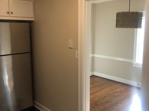 5th image of 441 Queensway Dr APT 1