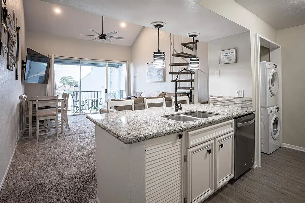 2 bed, 2.0 bath, 917 sqft, $1,650 — Photo 4