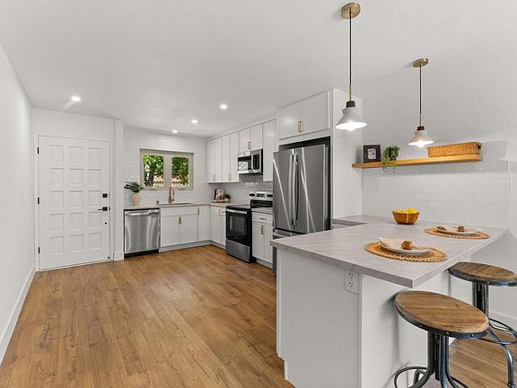 5th image of 363 Orwell Ln