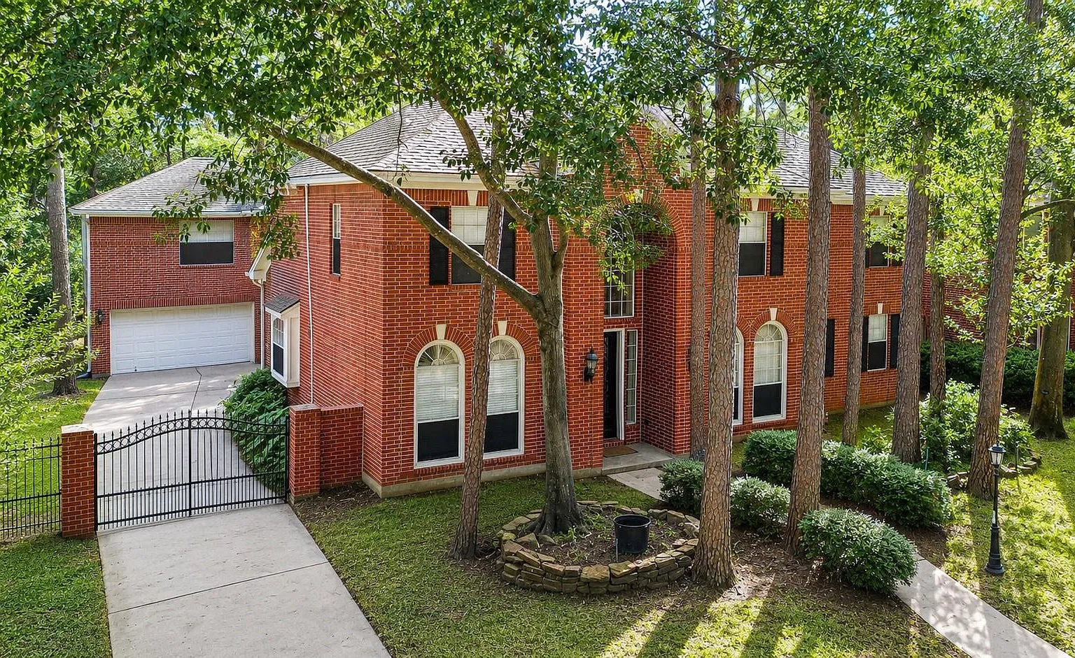 5 bed, 3.5 bath, 3552 sqft, $4,200 — Photo 3