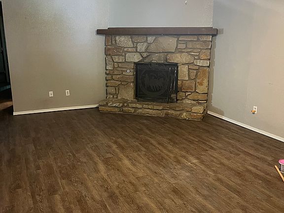 3rd image of 1042 N Narcissus Ave
