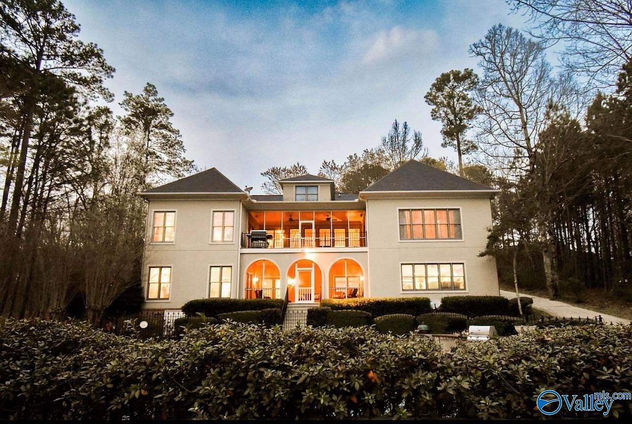 233 Fairway Dr
