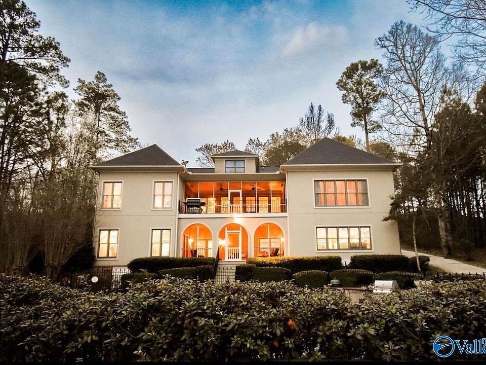 1st image of 233 Fairway Dr