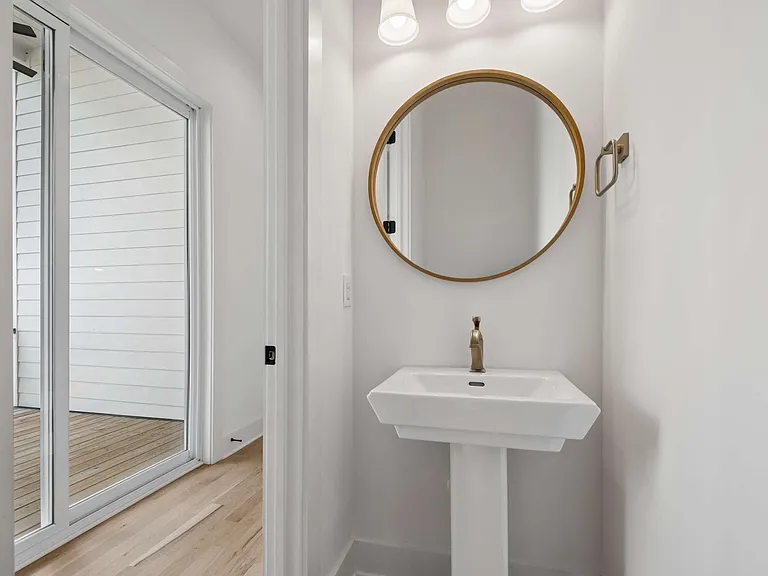 2225 Herman St — Photo 10