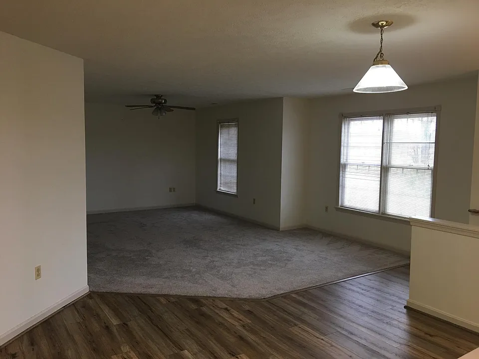 Living Room (apt 4)