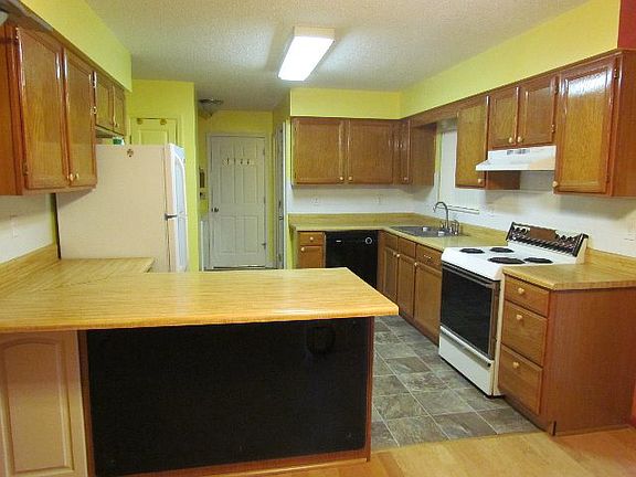 3rd image of 4609 Meadow Cir