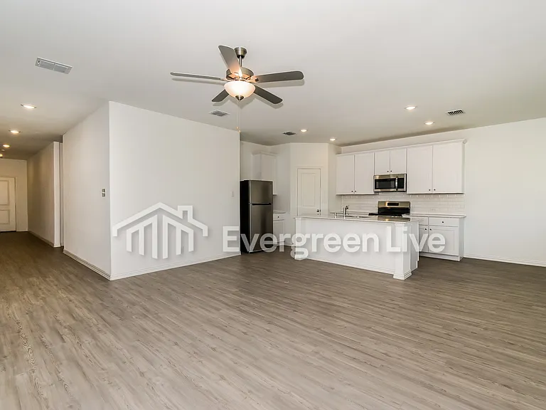 210 Jenkinson Dr — Photo 3