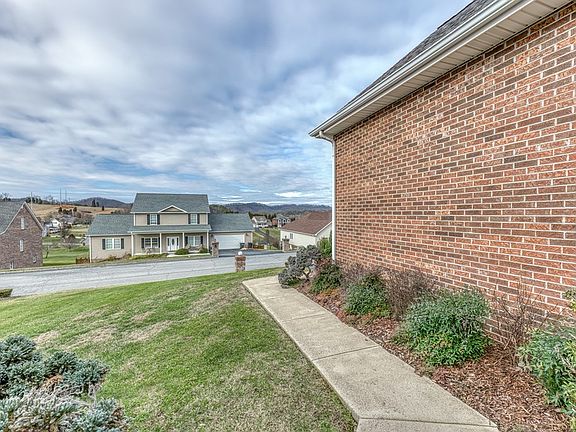 3rd image of 229 Country Meadow Cir