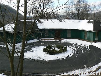 Main entrance view and circular driveway