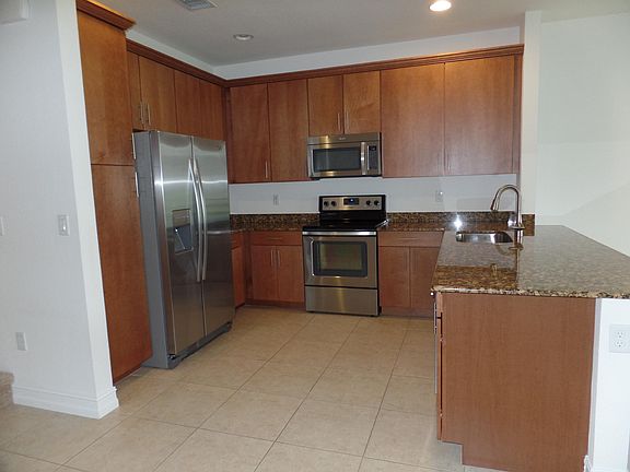 4th image of 132 Riverwalk Cir E