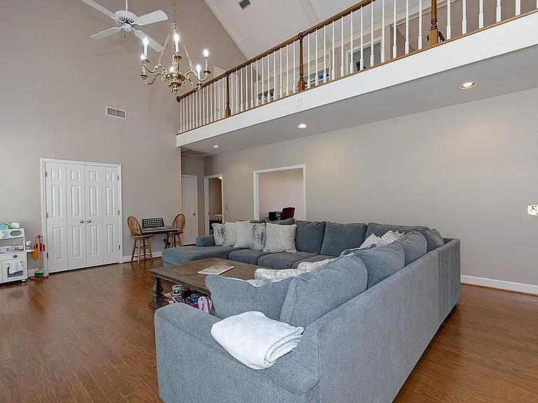 7 Bridgecreek Ct — Photo 37