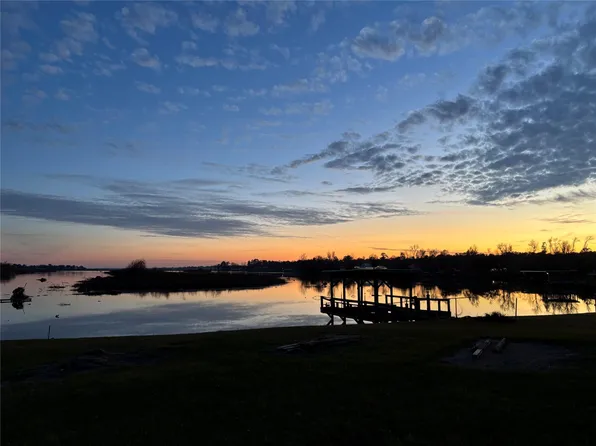 512 Laurel Cv W, Onalaska, TX 77360