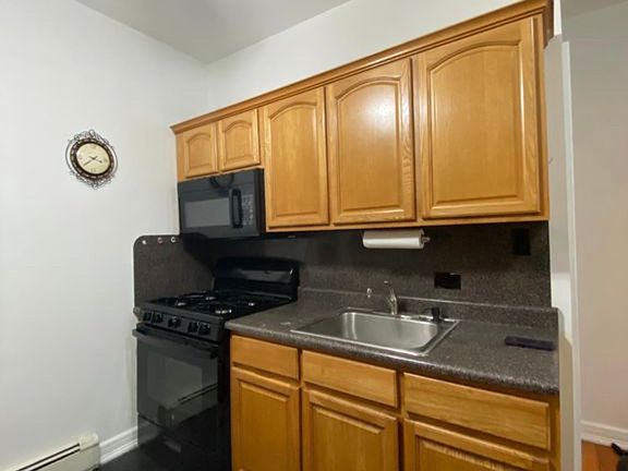 4th image of 1427 Merry Ave Floor 2
