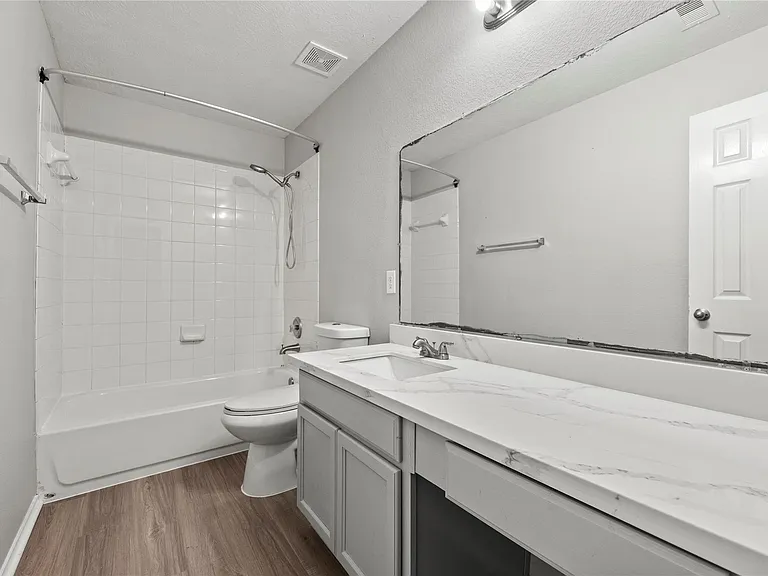 7606 Hillsdale Park Ct — Photo 15