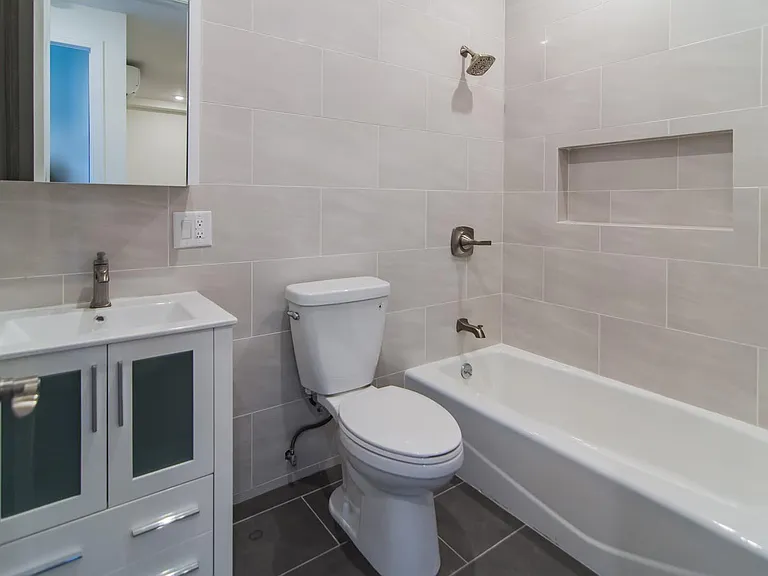 318 Washington St #4R — Photo 7