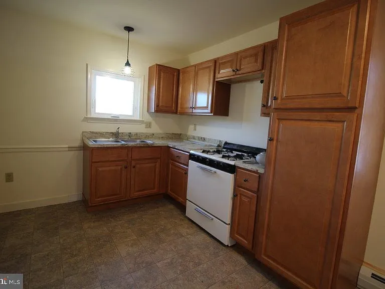 1217 Georgetown Rd — Photo 3