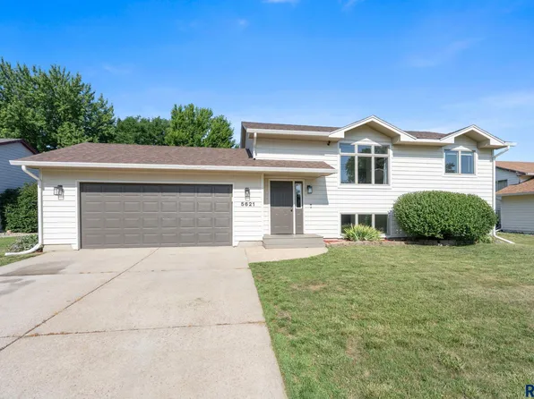 5621 S Southwind Ave, Sioux Falls, SD 57106