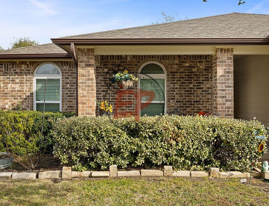 1st image of 709 Pebble Creek Dr