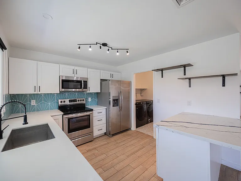 2519 W Vineyard Rd — Photo 11