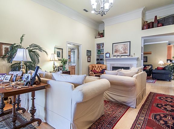 Living Rm with 12 Ft Ceiling