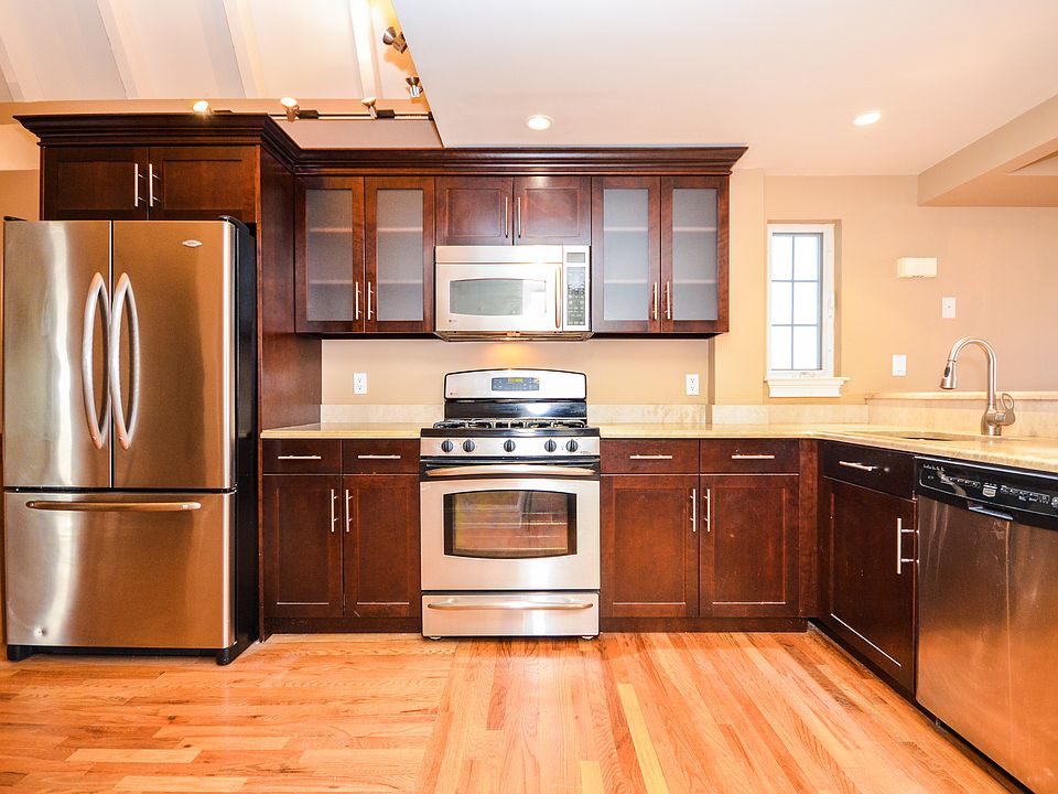 1st image of 18 N Eckar St #1