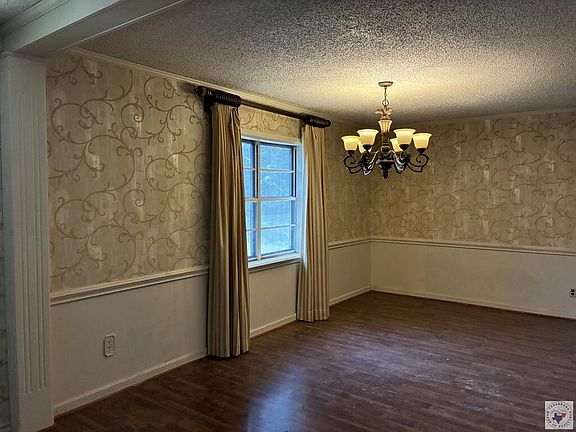 5th image of 554 N Pecan St