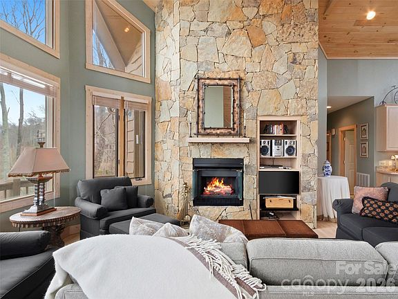 4th image of 2163 Mountain Air Dr