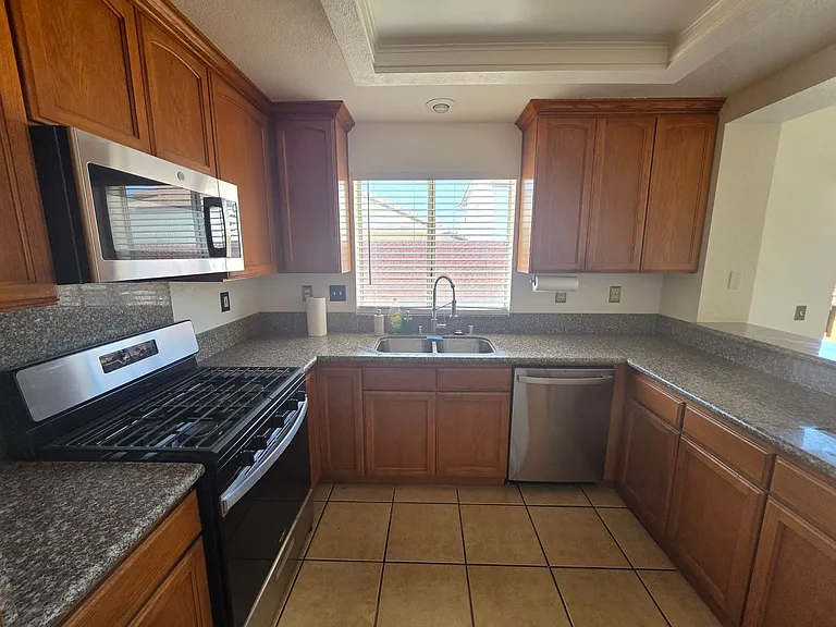 1354 Carriage Ln — Photo 21