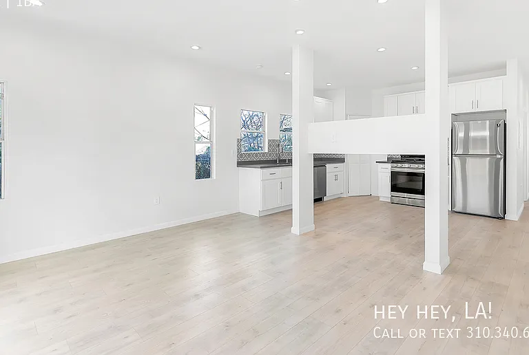 124 N Park View St — Photo 8