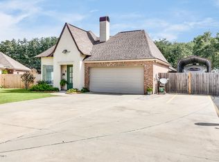 104 Braxton Ln, Youngsville, LA 70592