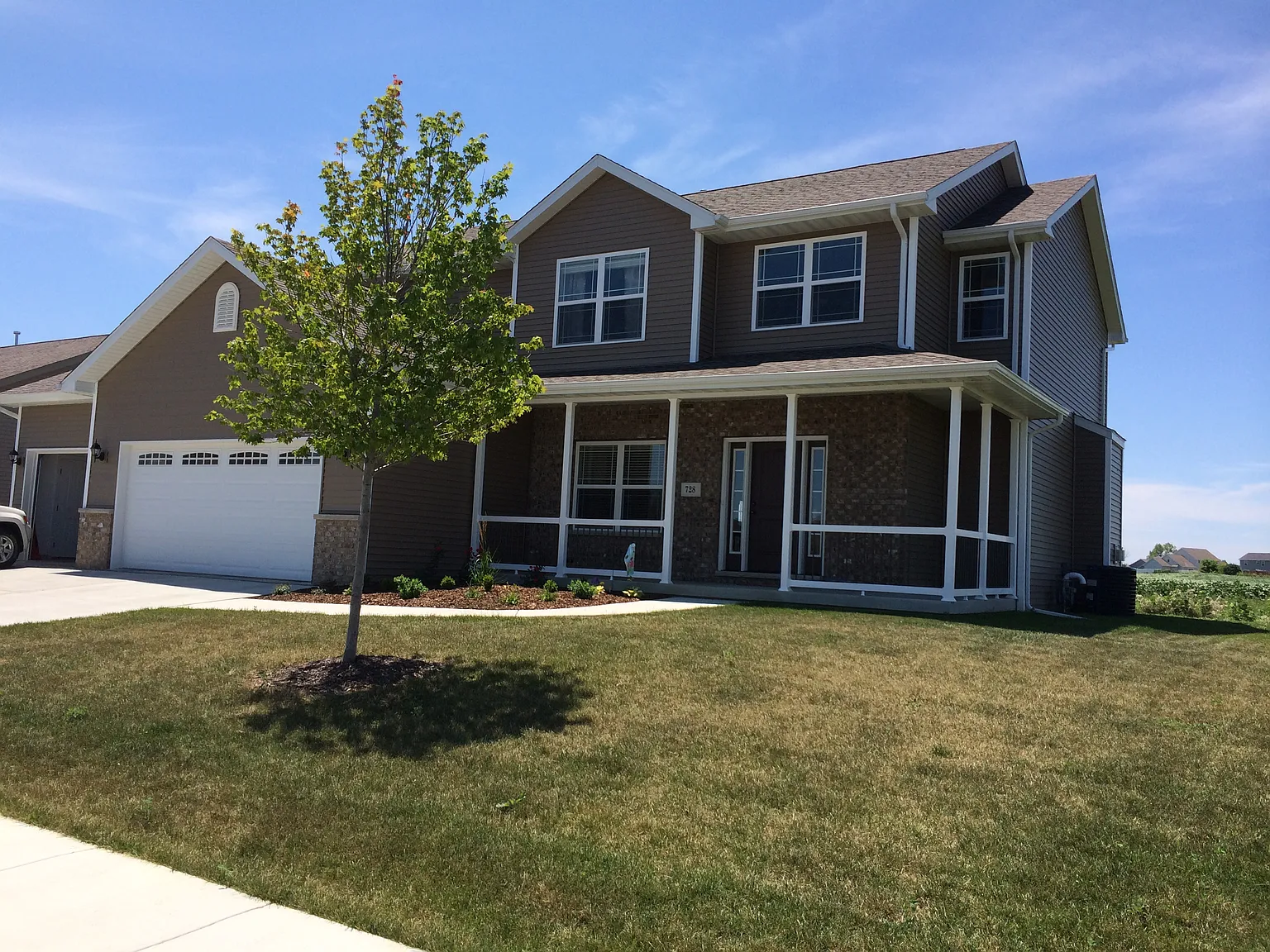 728 Grandyle Dr photo 1