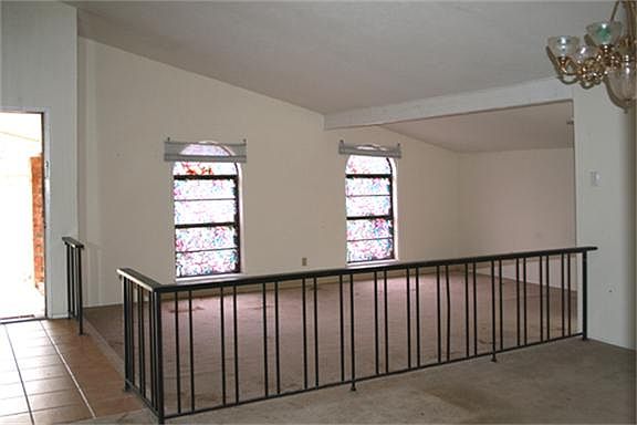 4th image of 3117 E Park Dr