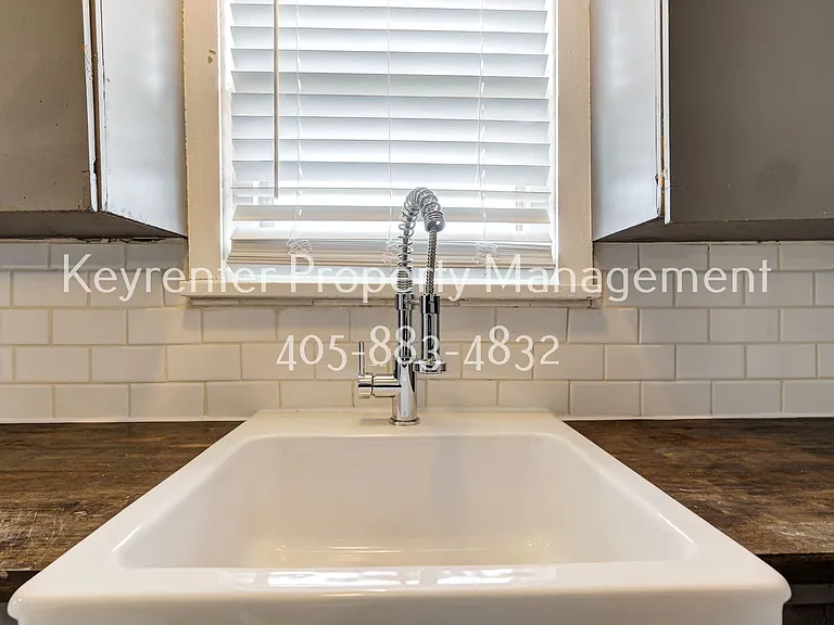 1123 NW 30th St — Photo 15
