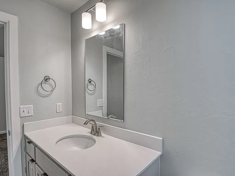 2721 Clifton Ter — Photo 20