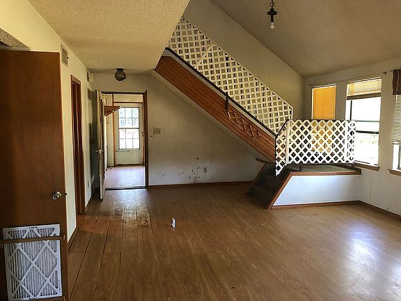 Living room & Bonus Room doo